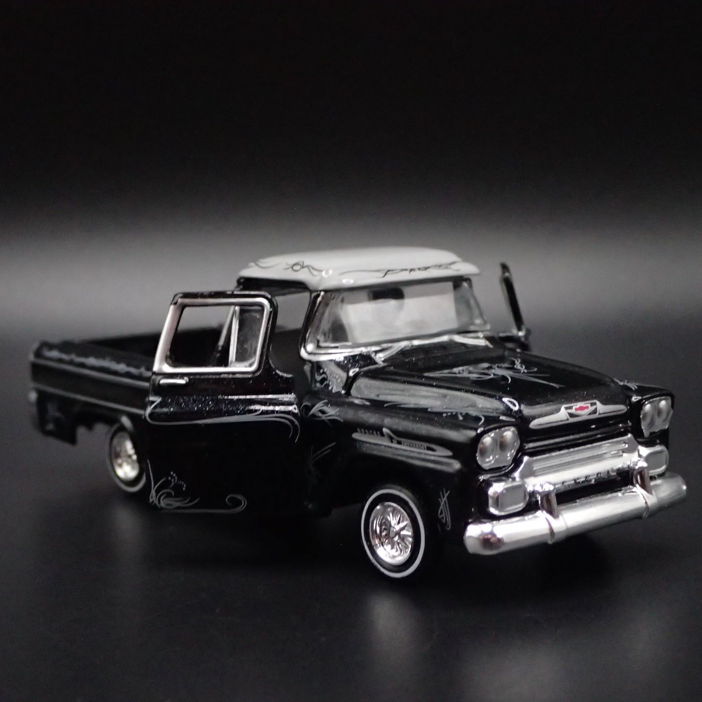 1958 58 CHEVY CHEVROLET CAMEO PICKUP TRUCK  1:64 SCALE DIORAMA DIECAST MODEL CAR