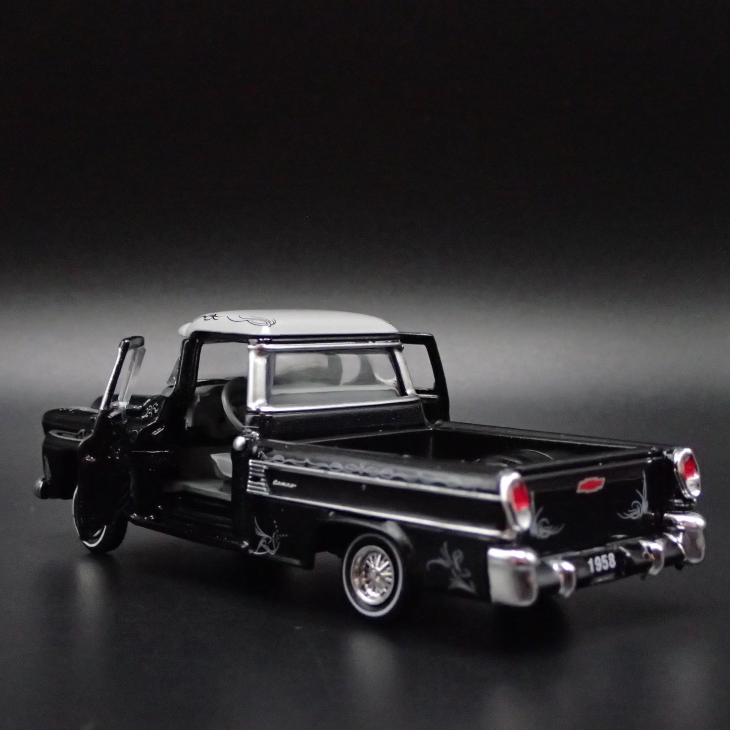 1958 58 CHEVY CHEVROLET CAMEO PICKUP TRUCK  1:64 SCALE DIORAMA DIECAST MODEL CAR