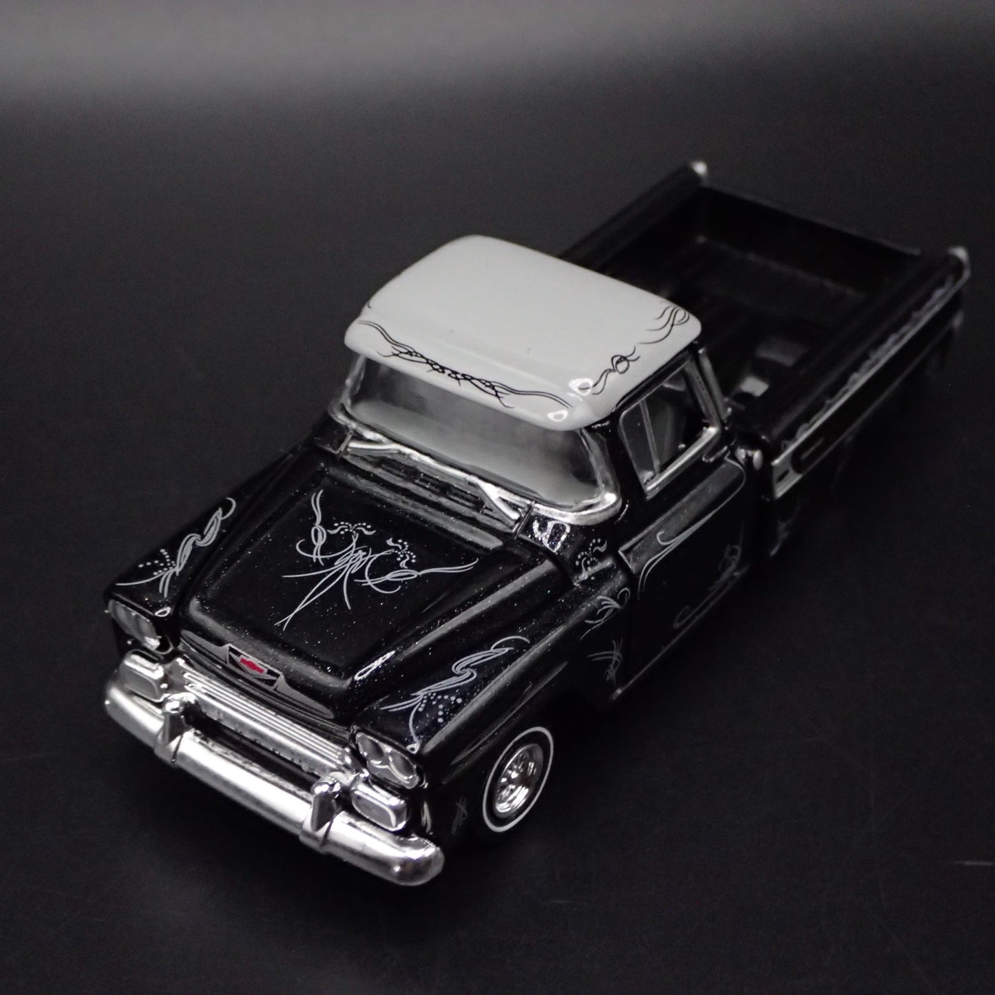 1958 58 CHEVY CHEVROLET CAMEO PICKUP TRUCK  1:64 SCALE DIORAMA DIECAST MODEL CAR