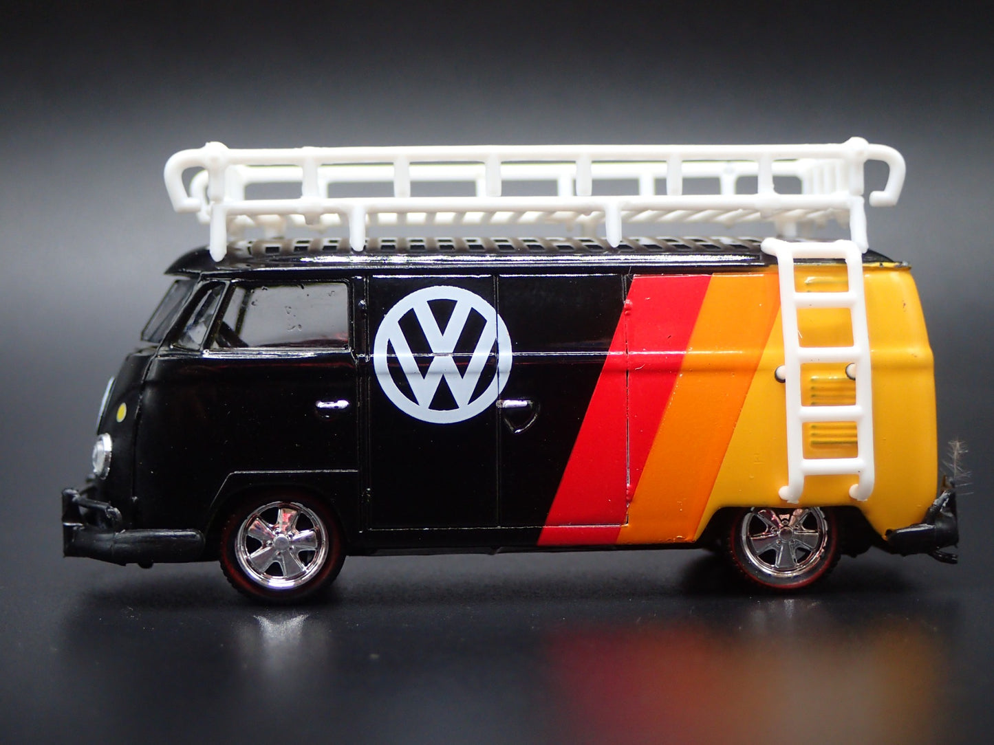1960 60 VW VOLKSWAGEN DELIVERY PANEL VAN 1:64 SCALE DIORAMA DIECAST MODEL CAR