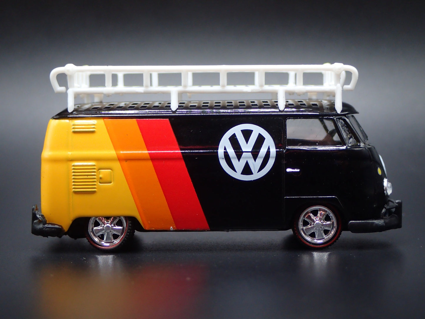 1960 60 VW VOLKSWAGEN DELIVERY PANEL VAN 1:64 SCALE DIORAMA DIECAST MODEL CAR
