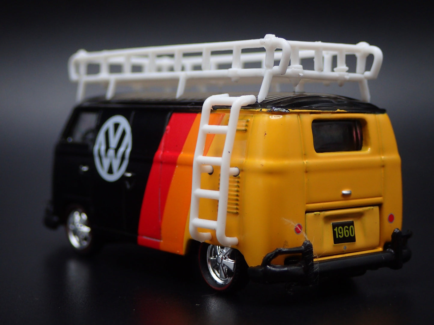 1960 60 VW VOLKSWAGEN DELIVERY PANEL VAN 1:64 SCALE DIORAMA DIECAST MODEL CAR