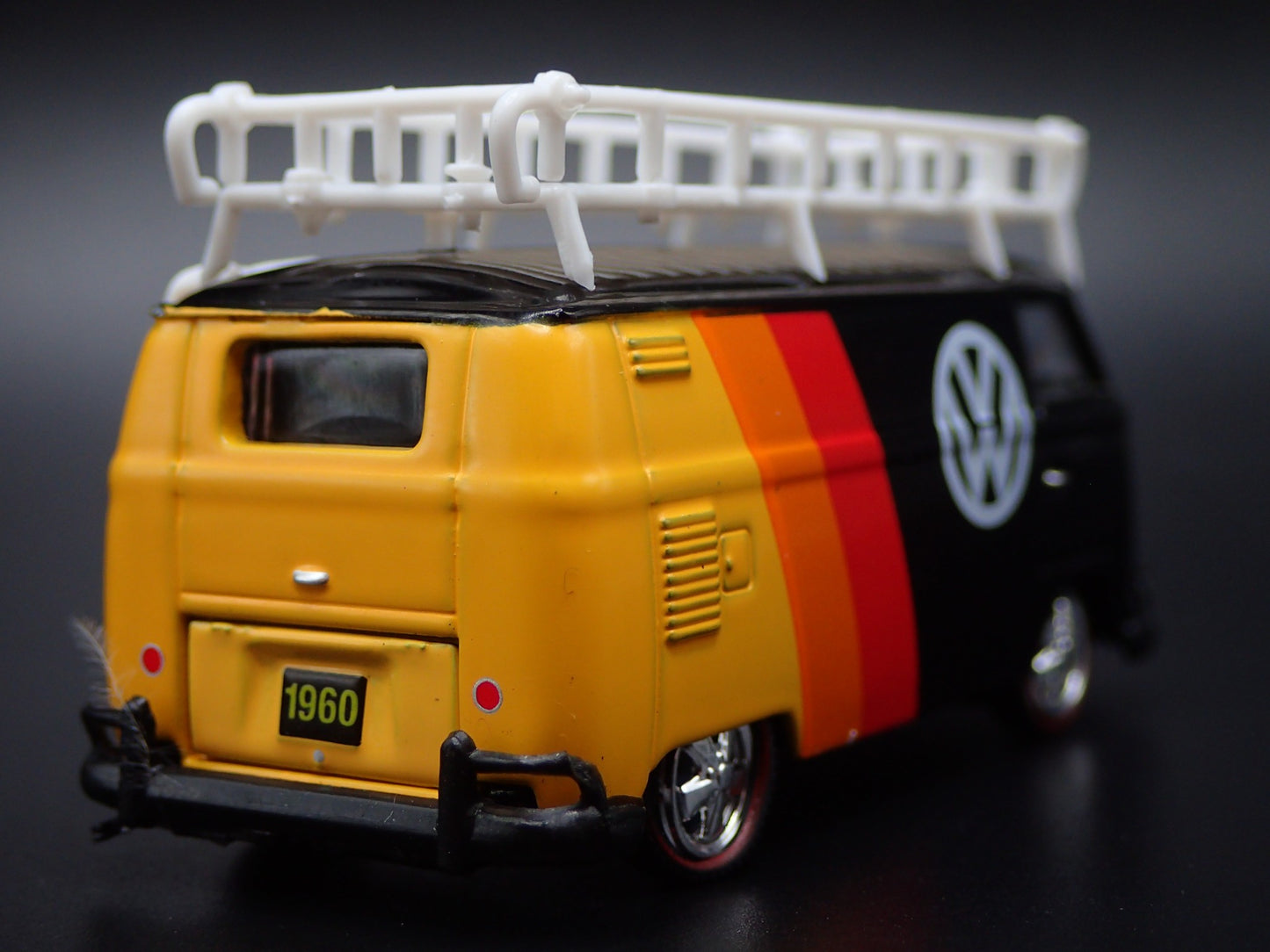 1960 60 VW VOLKSWAGEN DELIVERY PANEL VAN 1:64 SCALE DIORAMA DIECAST MODEL CAR