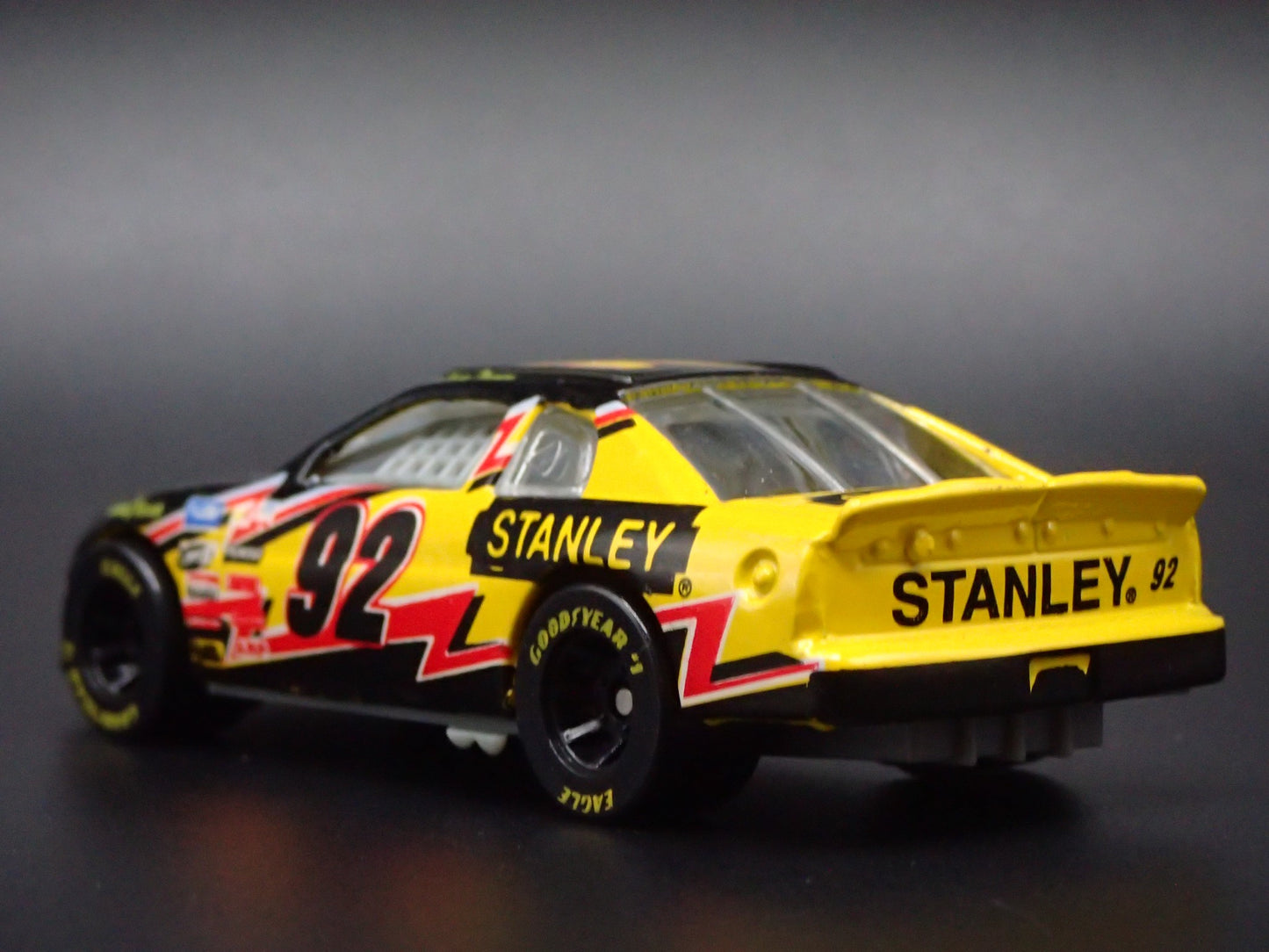 1996 CHEVY CHEVROLET MONTE CARLO 92 LARRY PEARSON NASCAR 1:64 DIECAST MODEL CAR