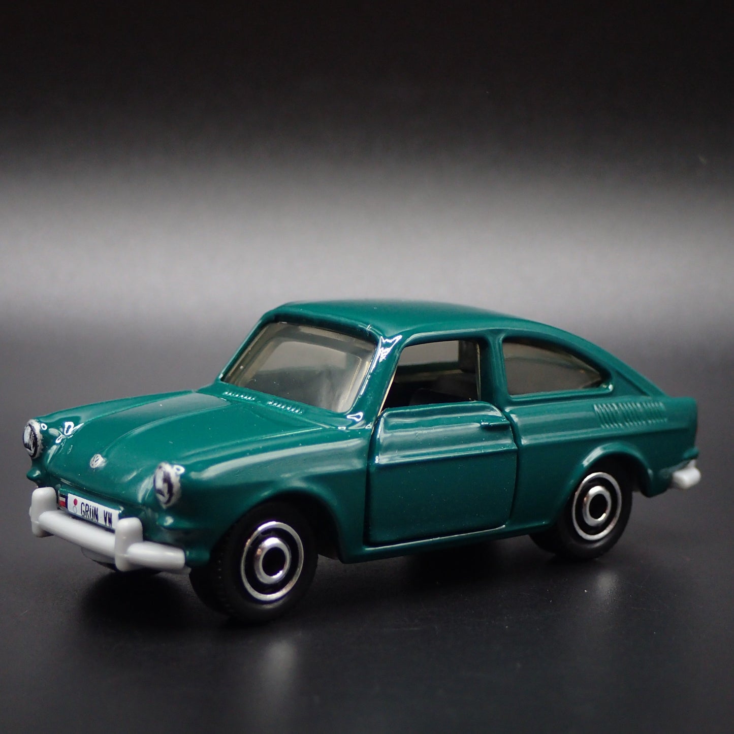 1961-1973 VW VOLKSWAGEN FASTBACK 1600 TL 1/64 SCALE DIORAMA DIECAST MODEL CAR