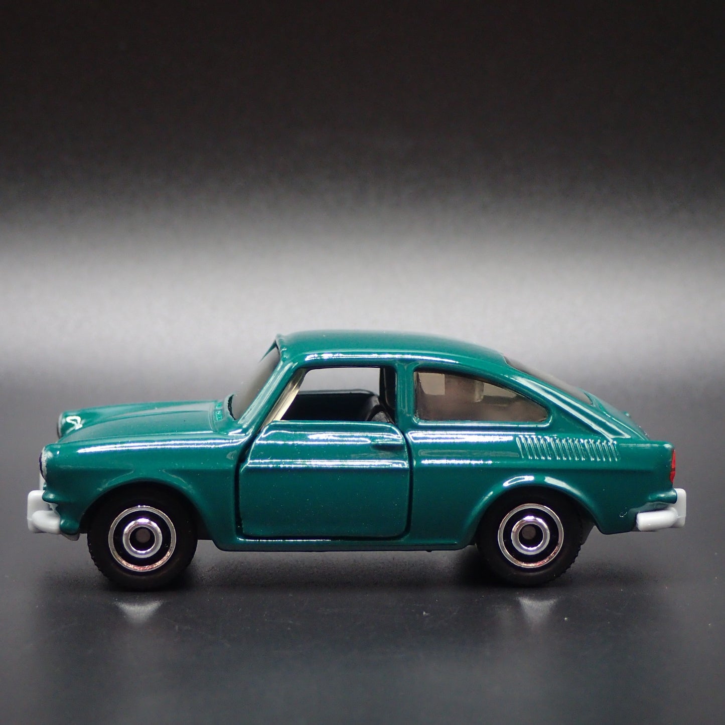 1961-1973 VW VOLKSWAGEN FASTBACK 1600 TL 1/64 SCALE DIORAMA DIECAST MODEL CAR