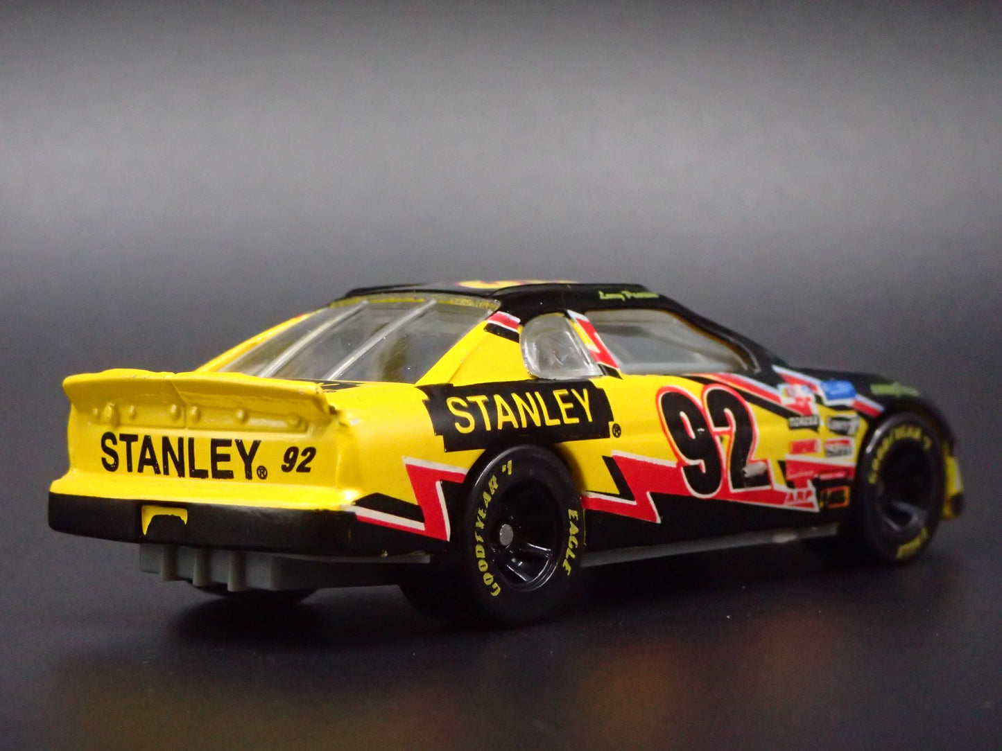 1996 CHEVY CHEVROLET MONTE CARLO 92 LARRY PEARSON NASCAR 1:64 DIECAST MODEL CAR