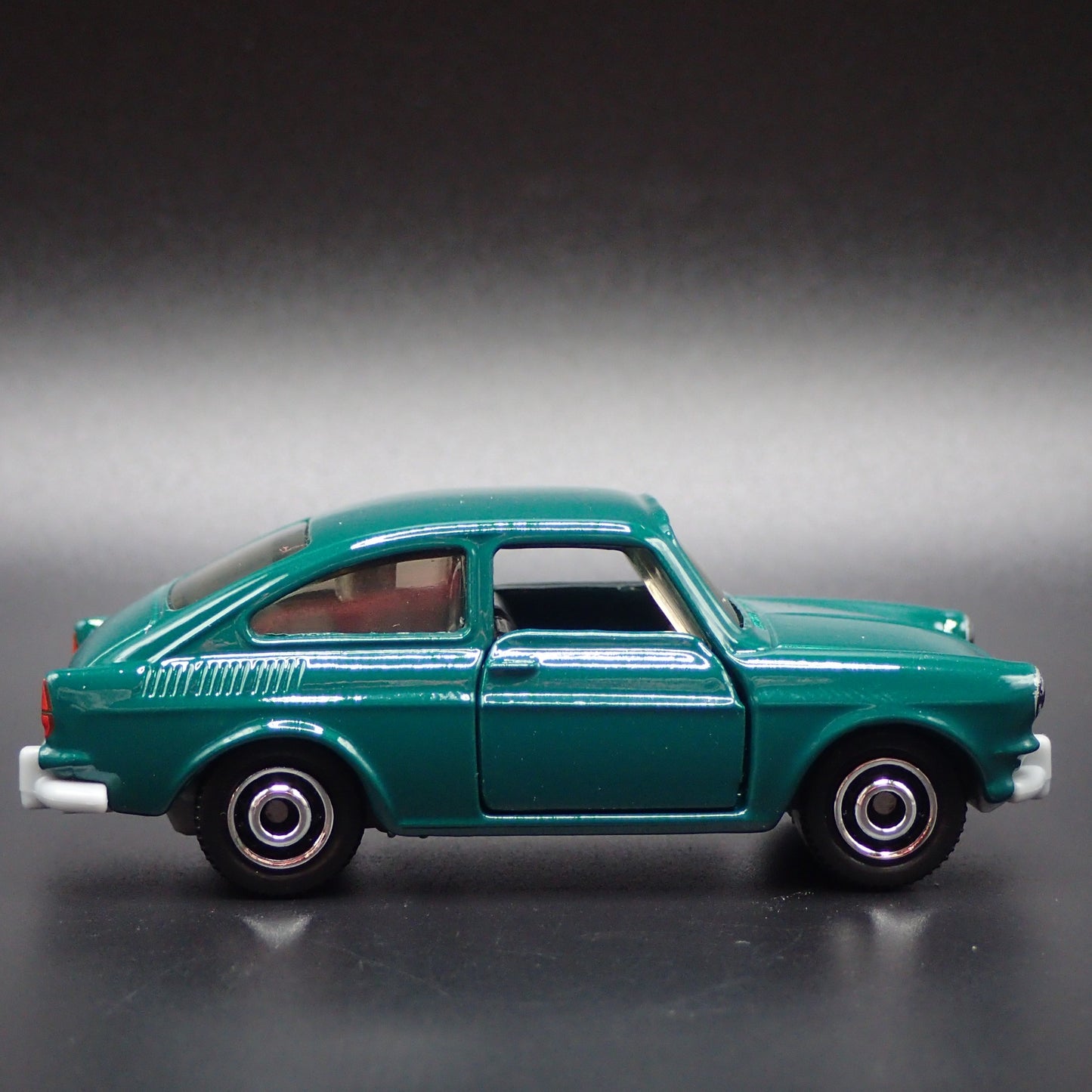 1961-1973 VW VOLKSWAGEN FASTBACK 1600 TL 1/64 SCALE DIORAMA DIECAST MODEL CAR