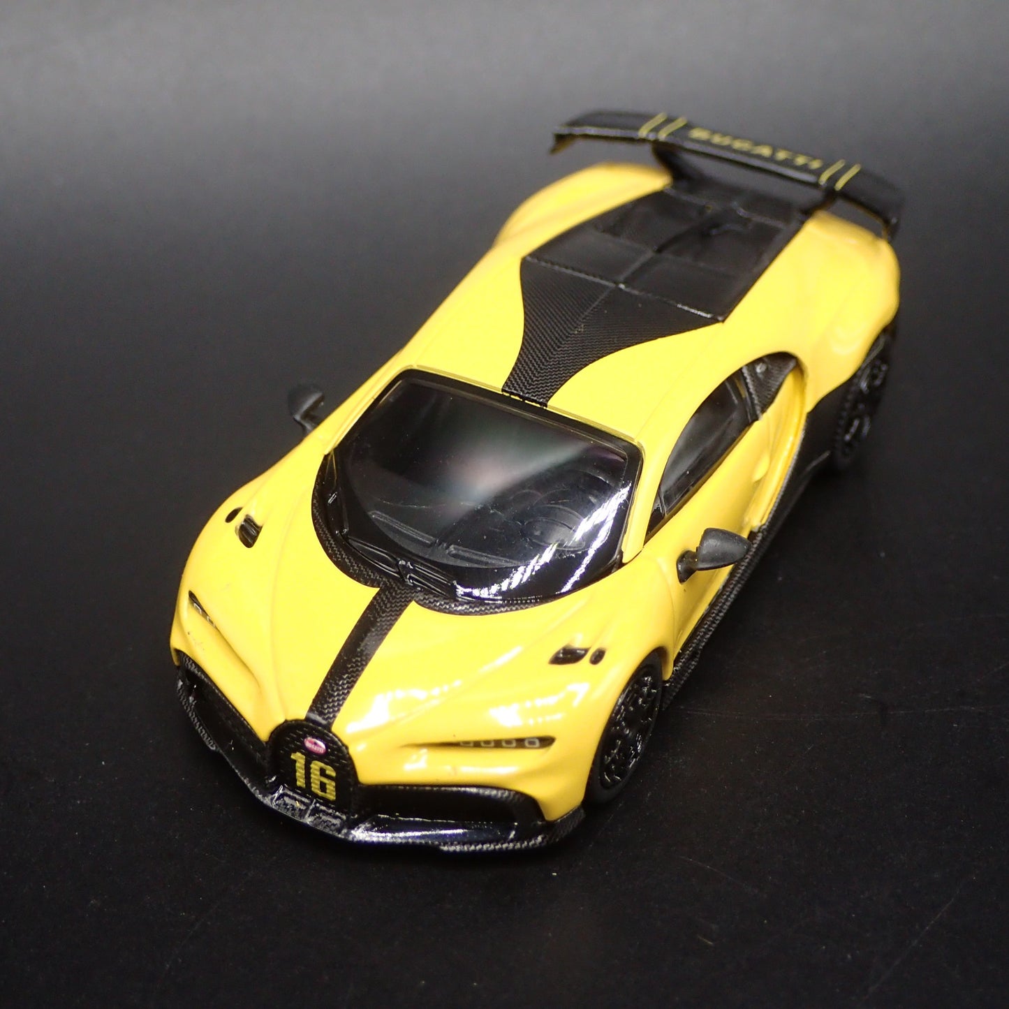 2020 BUGATTI CHIRON PUR SPORT 1:64 SCALE COLLECTIBLE DIORAMA DIECAST MODEL CAR