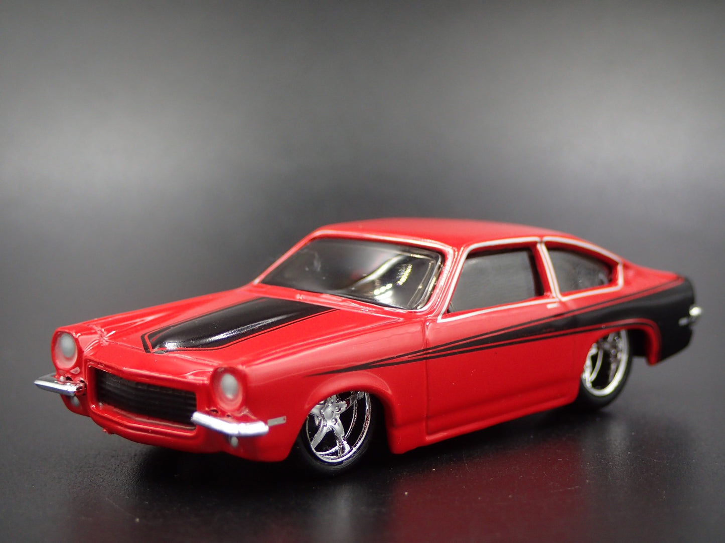 1971-1977 CHEVY CHEVROLET VEGA 1/64 SCALE COLLECTIBLE DIORAMA DIECAST MODEL CAR