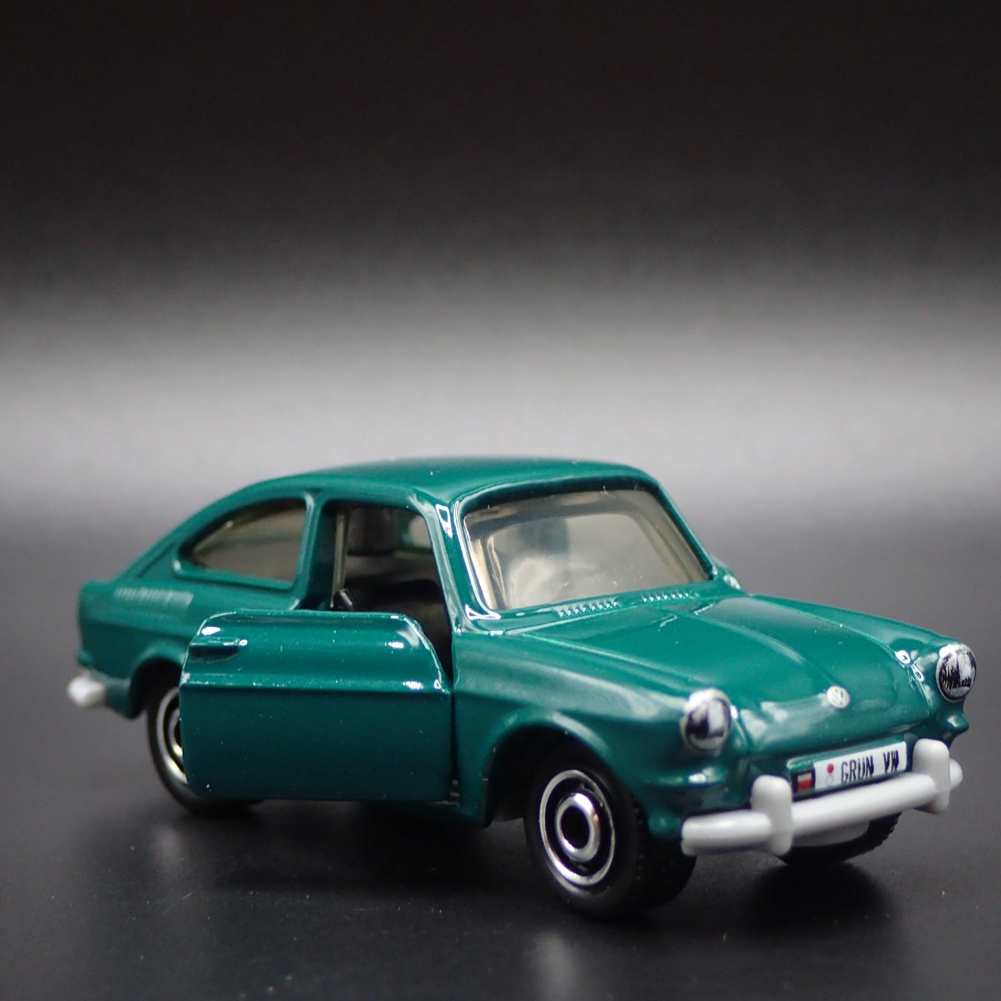 1961-1973 VW VOLKSWAGEN FASTBACK 1600 TL 1/64 SCALE DIORAMA DIECAST MODEL CAR