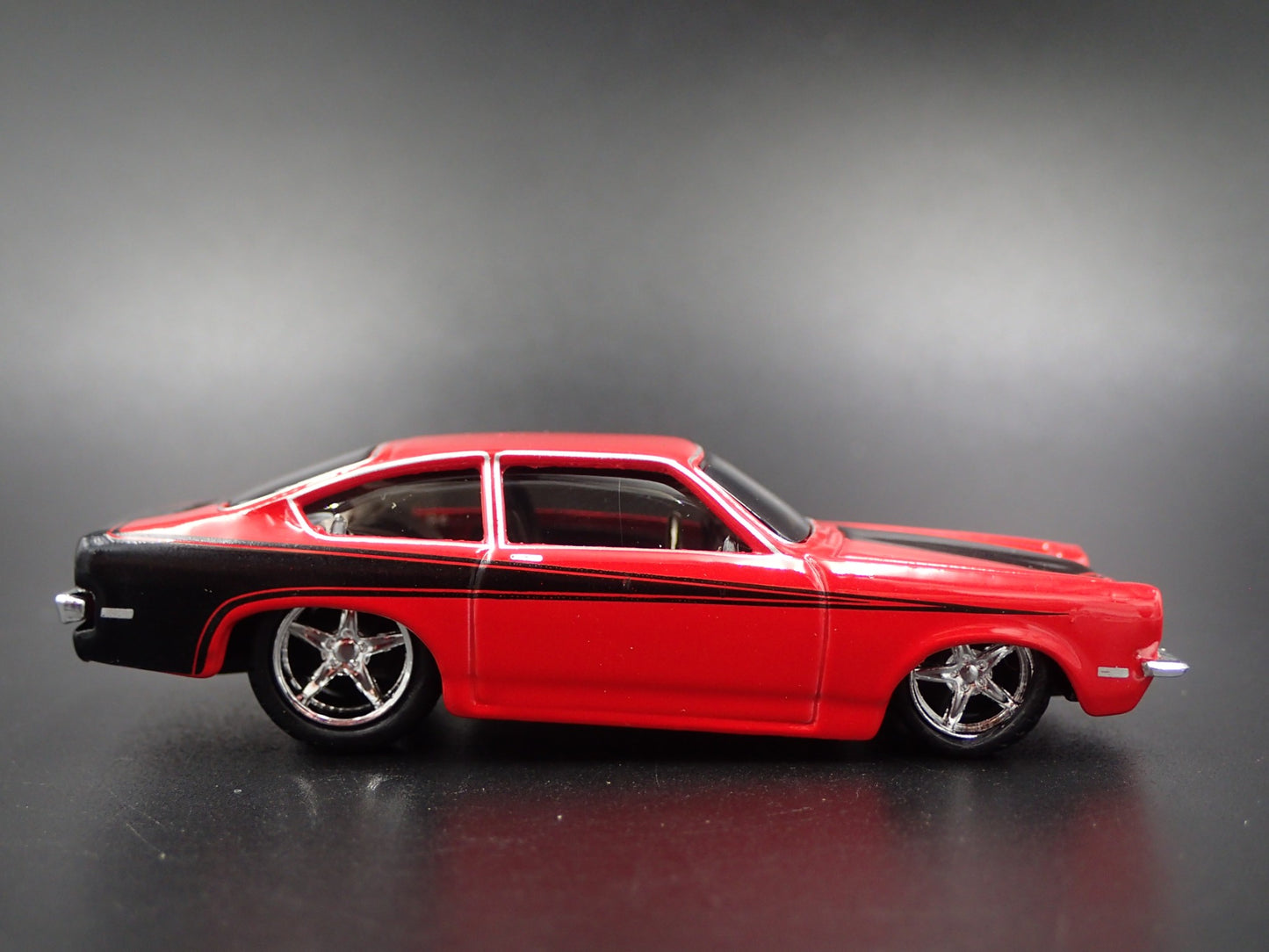 1971-1977 CHEVY CHEVROLET VEGA 1/64 SCALE COLLECTIBLE DIORAMA DIECAST MODEL CAR