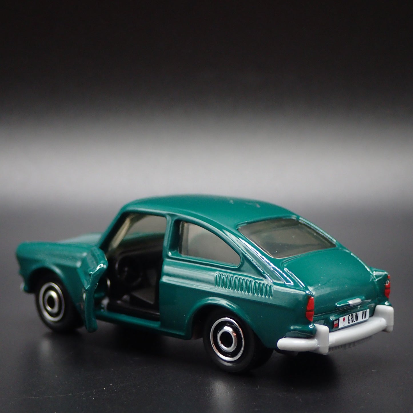 1961-1973 VW VOLKSWAGEN FASTBACK 1600 TL 1/64 SCALE DIORAMA DIECAST MODEL CAR