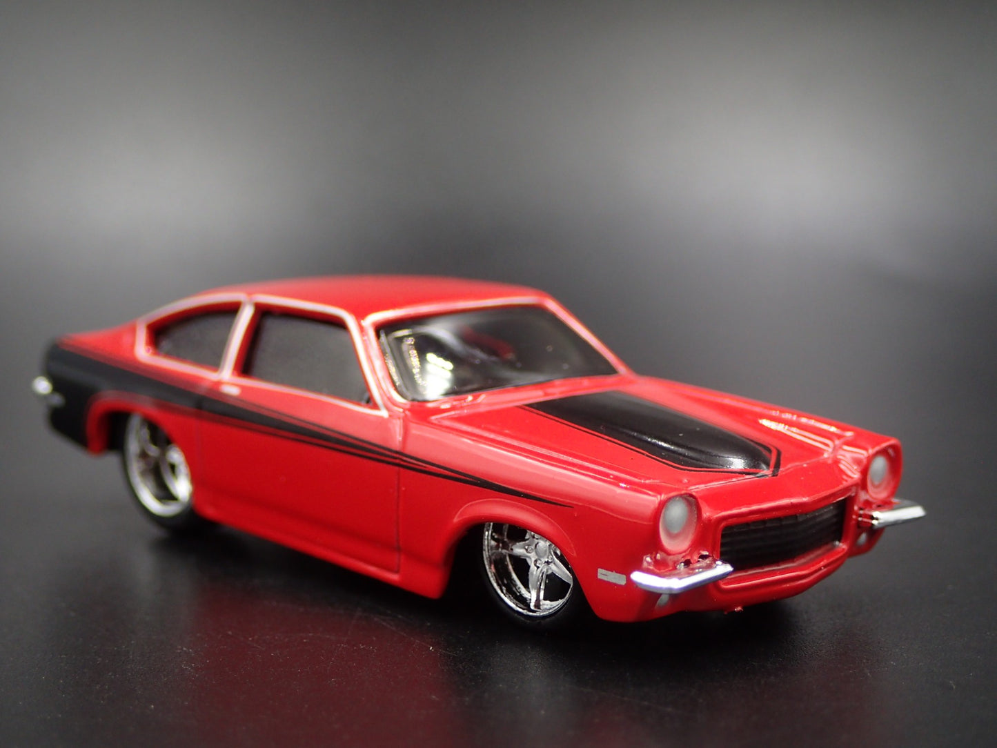 1971-1977 CHEVY CHEVROLET VEGA 1/64 SCALE COLLECTIBLE DIORAMA DIECAST MODEL CAR