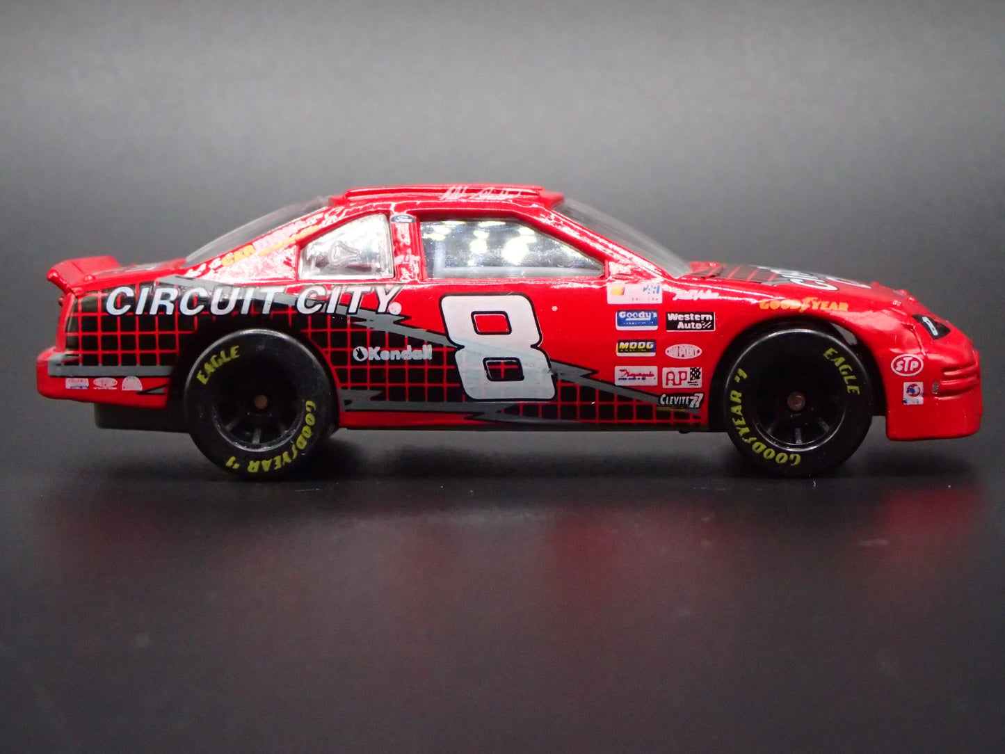 1996 96 FORD THUNDERBIRD 8 HUT STRICKLIN NASCAR 1:64 SCALE DIECAST MODEL CAR