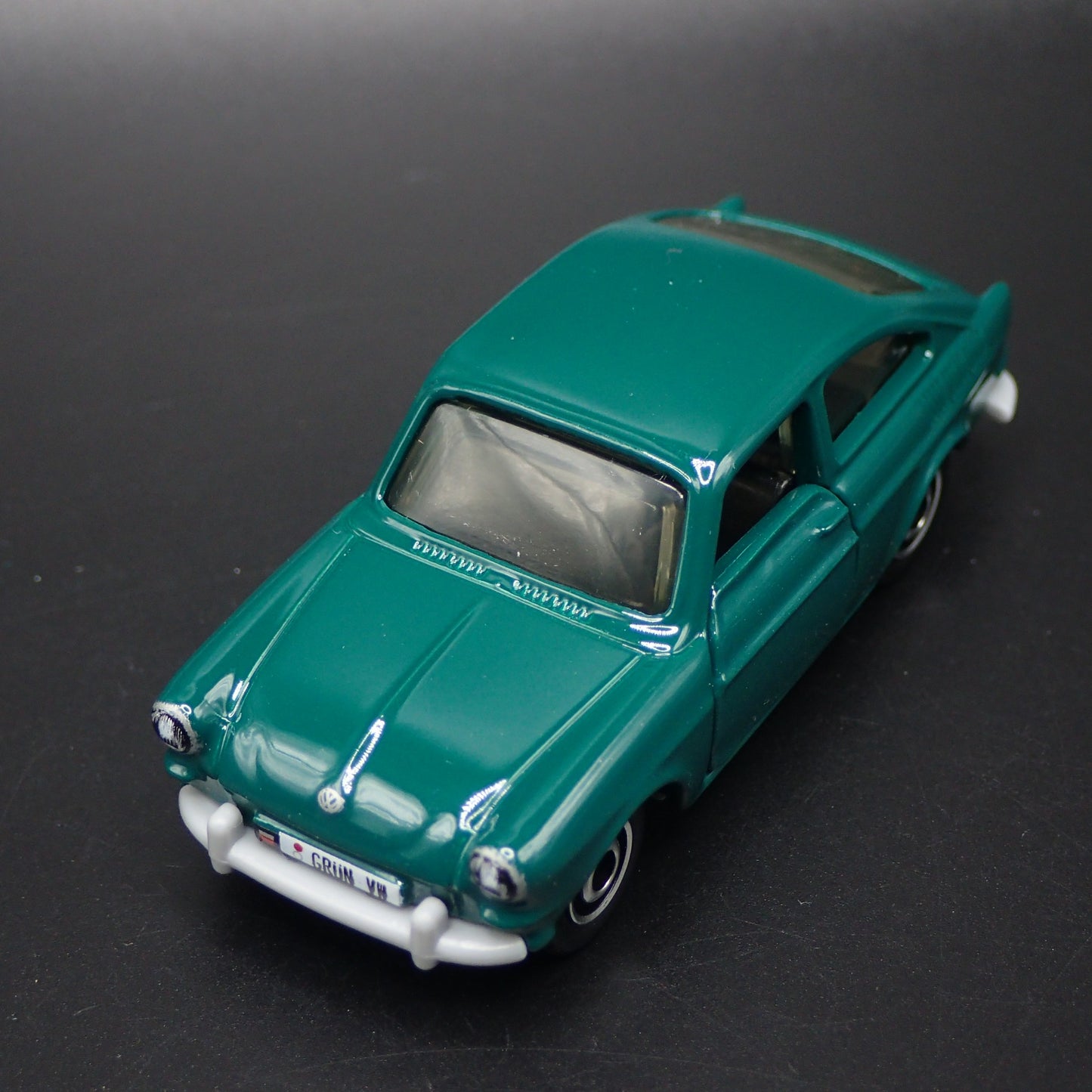 1961-1973 VW VOLKSWAGEN FASTBACK 1600 TL 1/64 SCALE DIORAMA DIECAST MODEL CAR