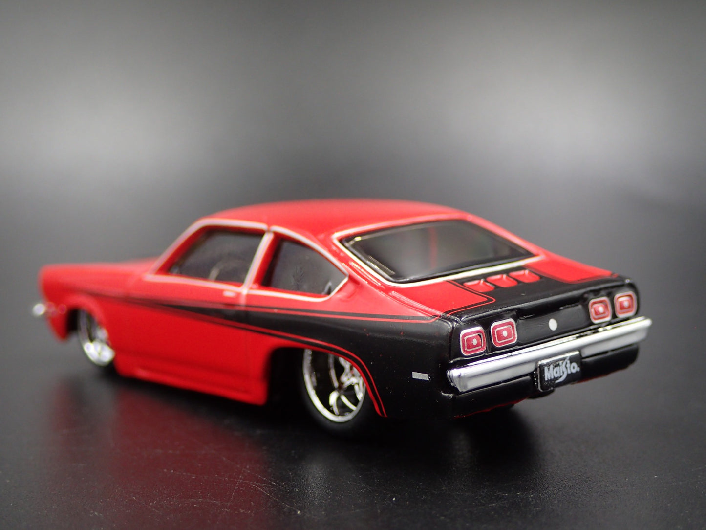 1971-1977 CHEVY CHEVROLET VEGA 1/64 SCALE COLLECTIBLE DIORAMA DIECAST MODEL CAR