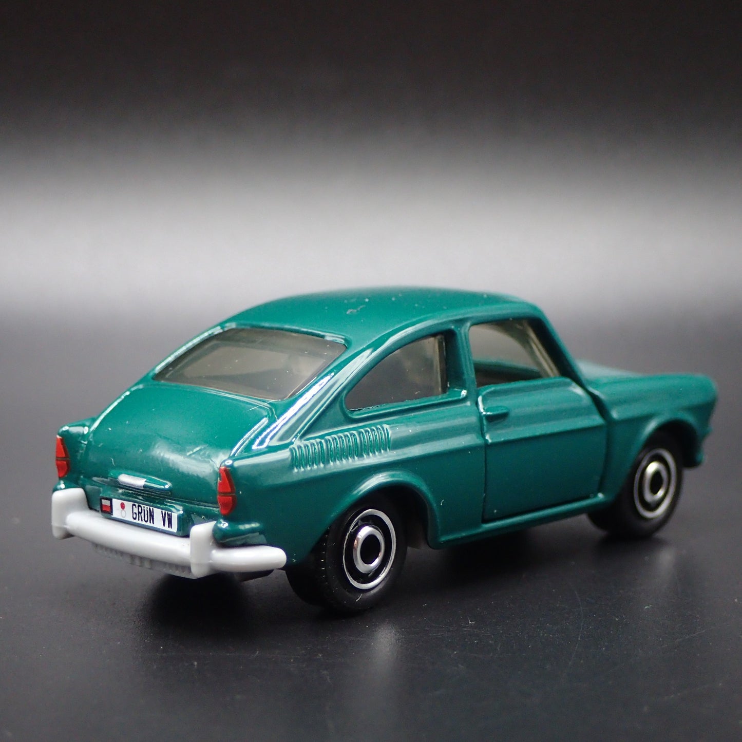 1961-1973 VW VOLKSWAGEN FASTBACK 1600 TL 1/64 SCALE DIORAMA DIECAST MODEL CAR