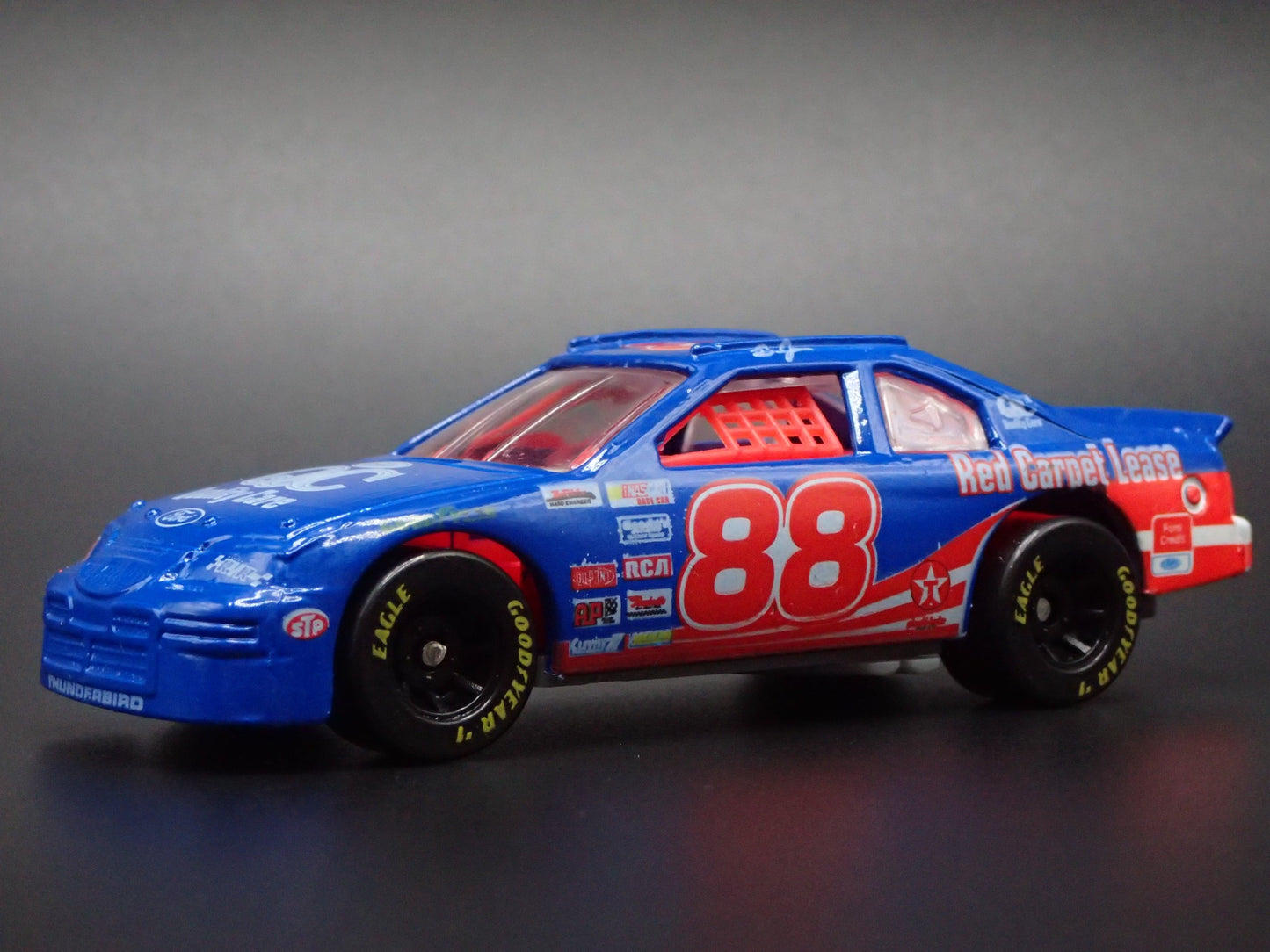 1996 96 FORD THUNDERBIRD 88 DALE JARRETT NASCAR 1:64 SCALE DIECAST MODEL CAR