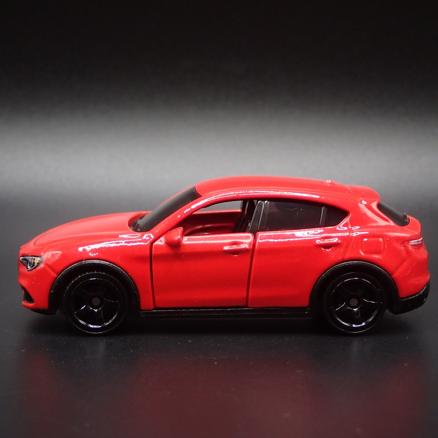 2017-2025 ALFA ROMEO STELVIO 1:64 SCALE COLLECTIBLE DIORAMA DIECAST MODEL CAR