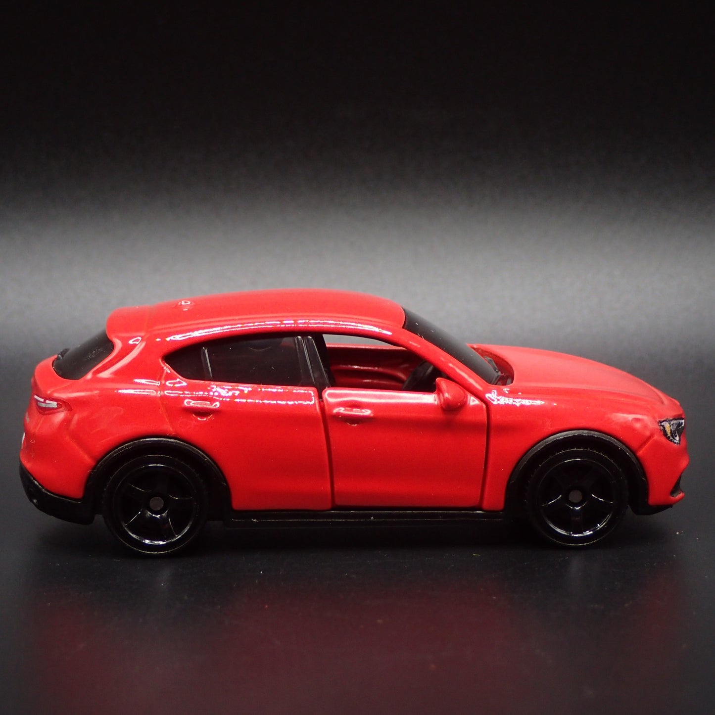 2017-2025 ALFA ROMEO STELVIO 1:64 SCALE COLLECTIBLE DIORAMA DIECAST MODEL CAR