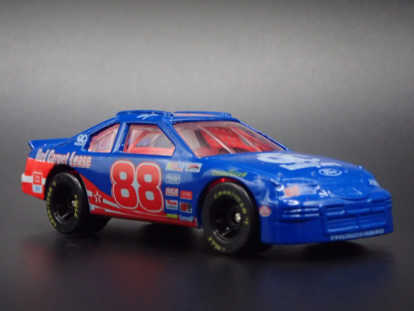 1996 96 FORD THUNDERBIRD 88 DALE JARRETT NASCAR 1:64 SCALE DIECAST MODEL CAR
