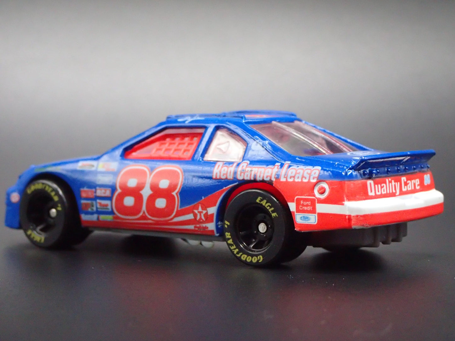 1996 96 FORD THUNDERBIRD 88 DALE JARRETT NASCAR 1:64 SCALE DIECAST MODEL CAR