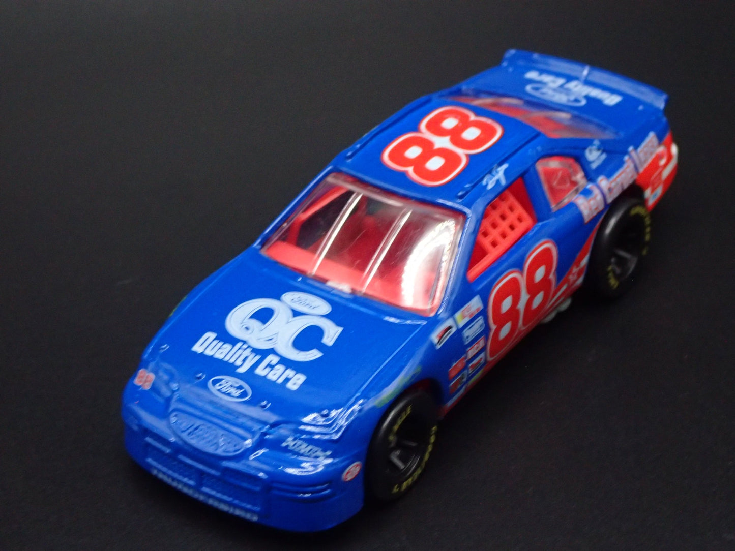 1996 96 FORD THUNDERBIRD 88 DALE JARRETT NASCAR 1:64 SCALE DIECAST MODEL CAR