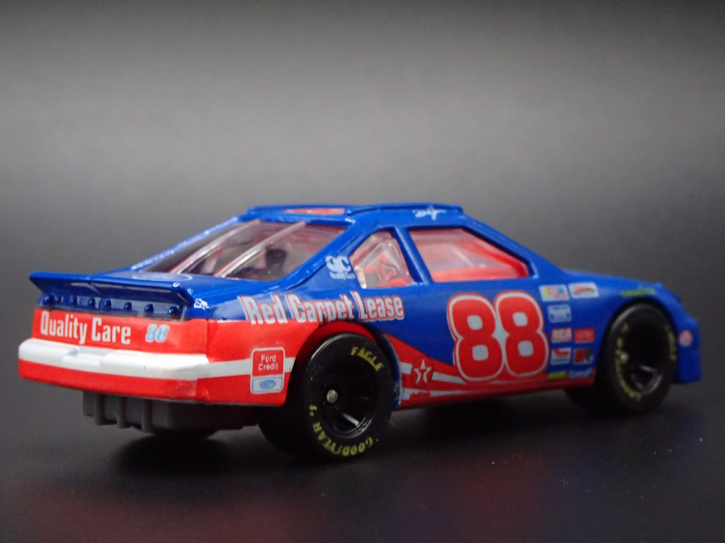 1996 96 FORD THUNDERBIRD 88 DALE JARRETT NASCAR 1:64 SCALE DIECAST MODEL CAR