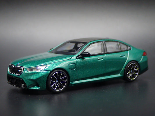 2025-2026 BMW M5 4 FOUR DOOR GREEN 1/64 SCALE DIORAMA DIECAST MODEL CAR