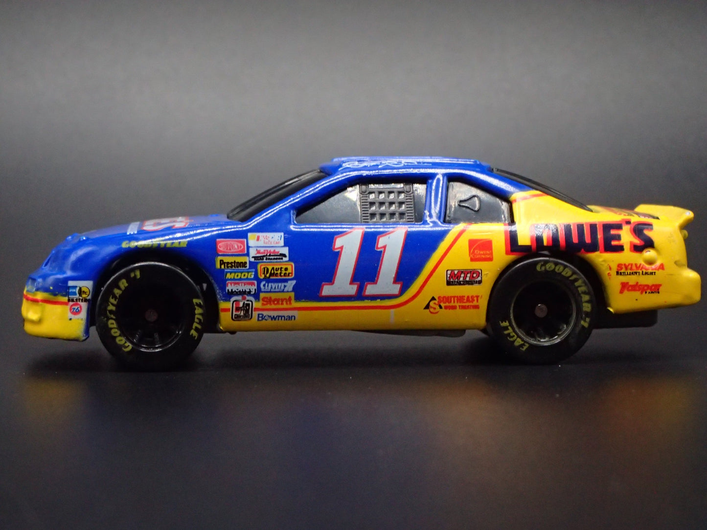 1996 FORD THUNDERBIRD 11 BRETT BODINE LOWES NASCAR 1:64 SCALE DIECAST MODEL CAR