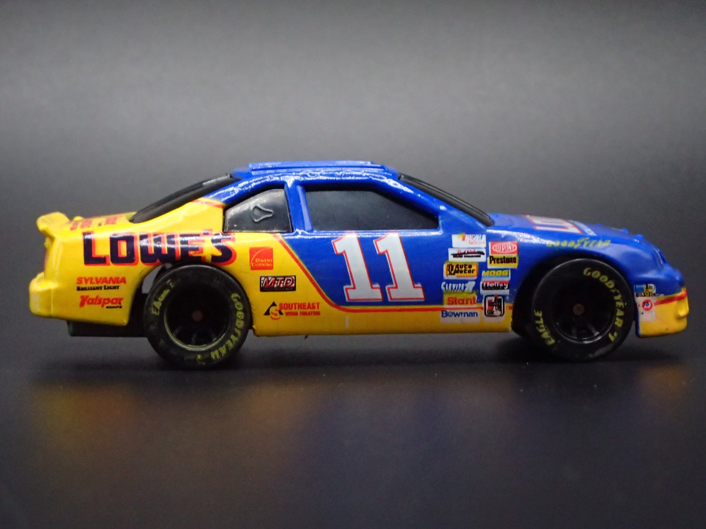 1996 FORD THUNDERBIRD 11 BRETT BODINE LOWES NASCAR 1:64 SCALE DIECAST MODEL CAR