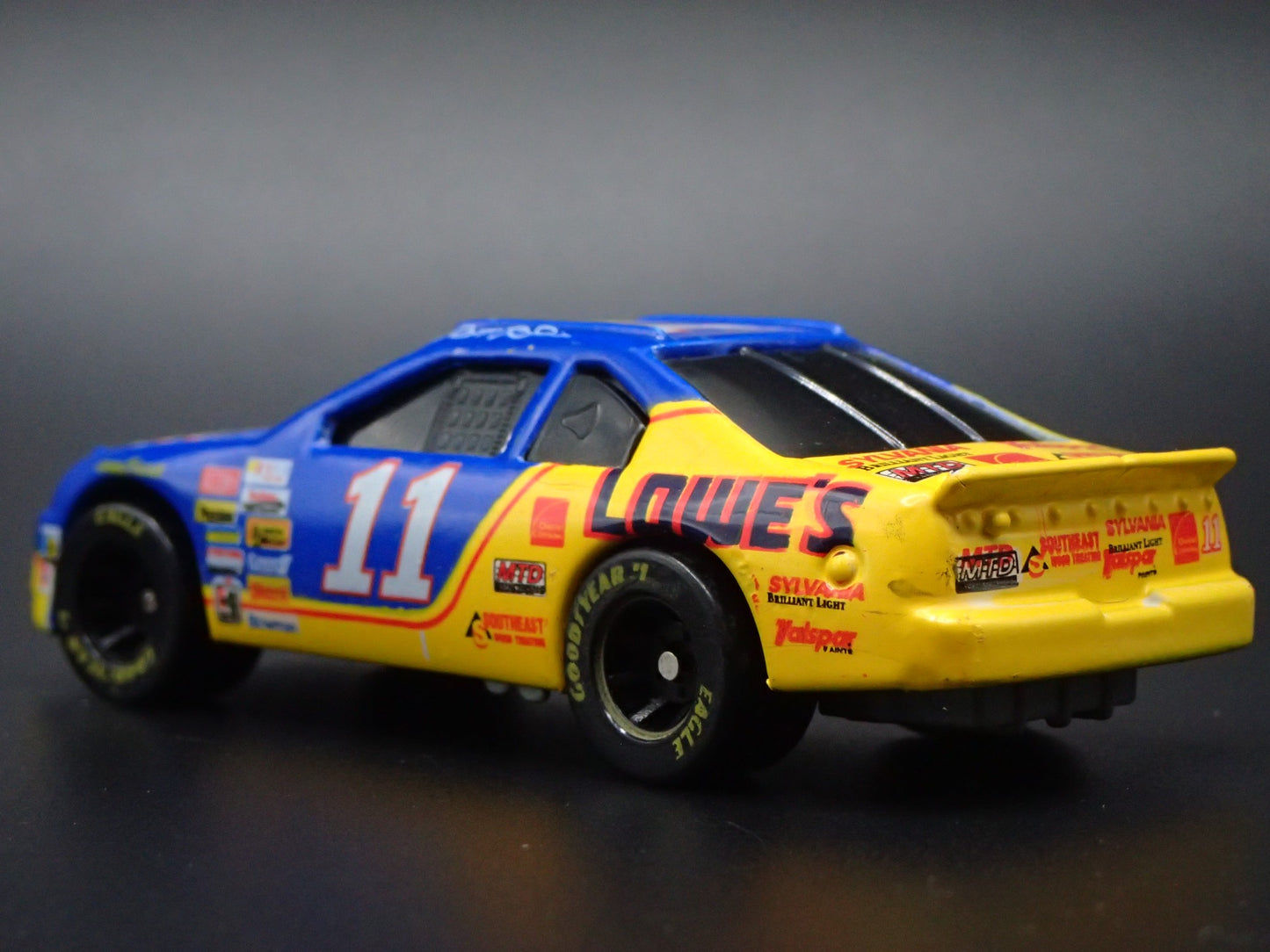 1996 FORD THUNDERBIRD 11 BRETT BODINE LOWES NASCAR 1:64 SCALE DIECAST MODEL CAR