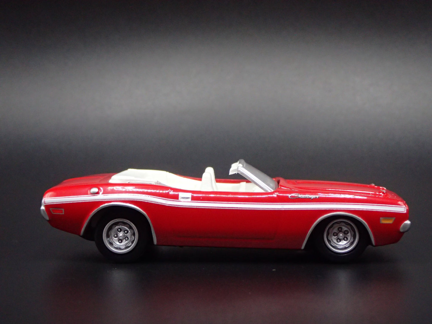 1971 71 DODGE CHALLENGER CONVERTIBLE RED 1/64 SCALE DIORAMA DIECAST MODEL CAR