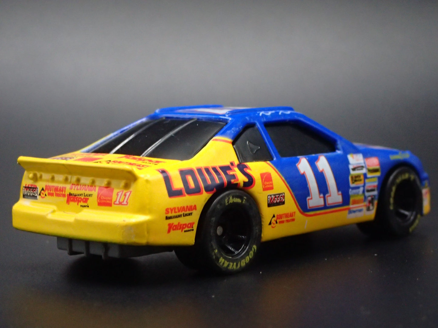 1996 FORD THUNDERBIRD 11 BRETT BODINE LOWES NASCAR 1:64 SCALE DIECAST MODEL CAR