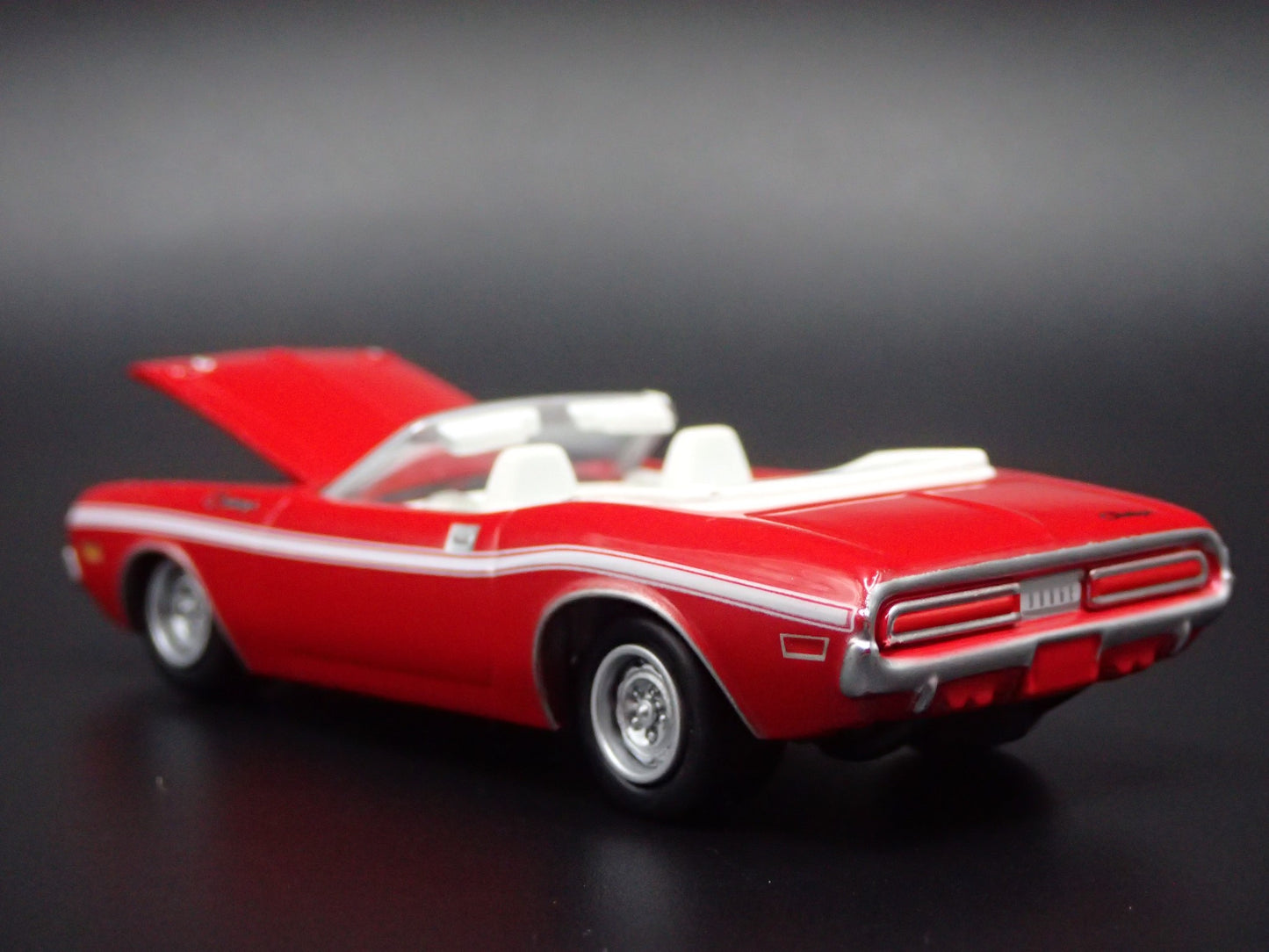 1971 71 DODGE CHALLENGER CONVERTIBLE RED 1/64 SCALE DIORAMA DIECAST MODEL CAR