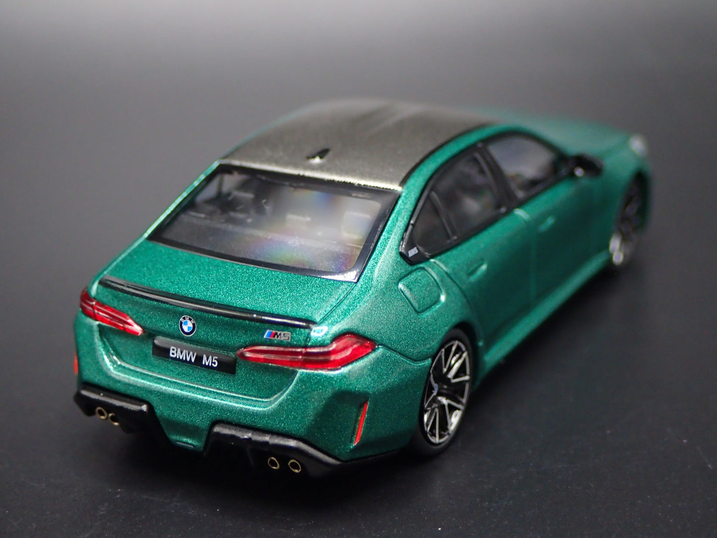 2025-2026 BMW M5 4 FOUR DOOR GREEN 1/64 SCALE DIORAMA DIECAST MODEL CAR