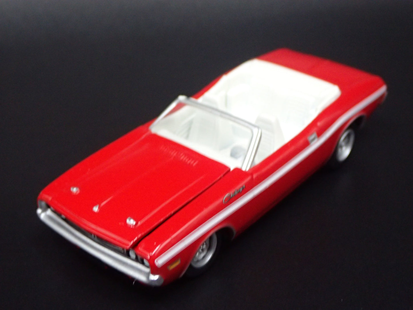 1971 71 DODGE CHALLENGER CONVERTIBLE RED 1/64 SCALE DIORAMA DIECAST MODEL CAR