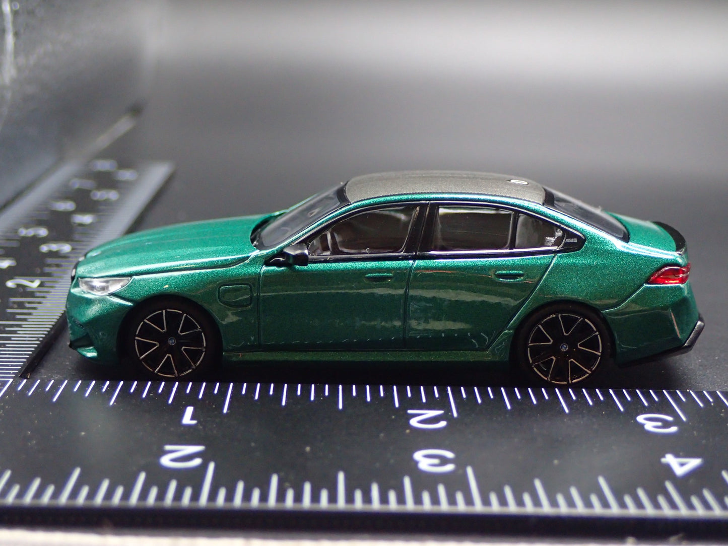 2025-2026 BMW M5 4 FOUR DOOR GREEN 1/64 SCALE DIORAMA DIECAST MODEL CAR