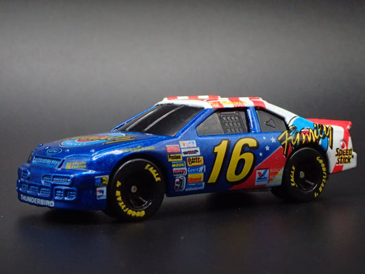 1996 96 FORD THUNDERBIRD 16 TED MUSGRAVE NASCAR 1:64 SCALE DIECAST MODEL CAR