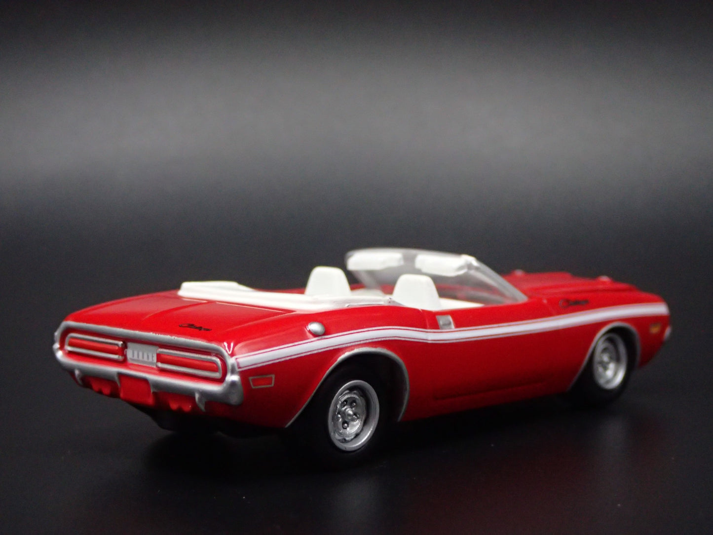 1971 71 DODGE CHALLENGER CONVERTIBLE RED 1/64 SCALE DIORAMA DIECAST MODEL CAR