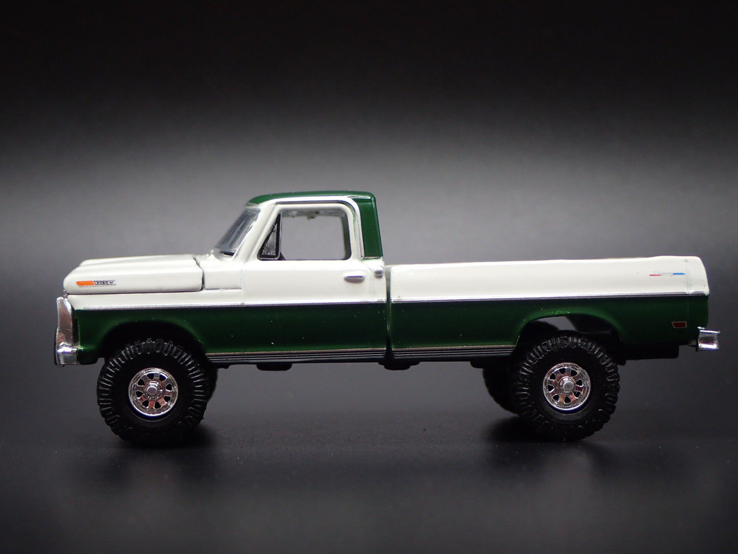 1969 69 FORD F100 RANGER PICKUP TRUCK WHITE 1:64 SCALE DIORAMA DIECAST MODEL CAR