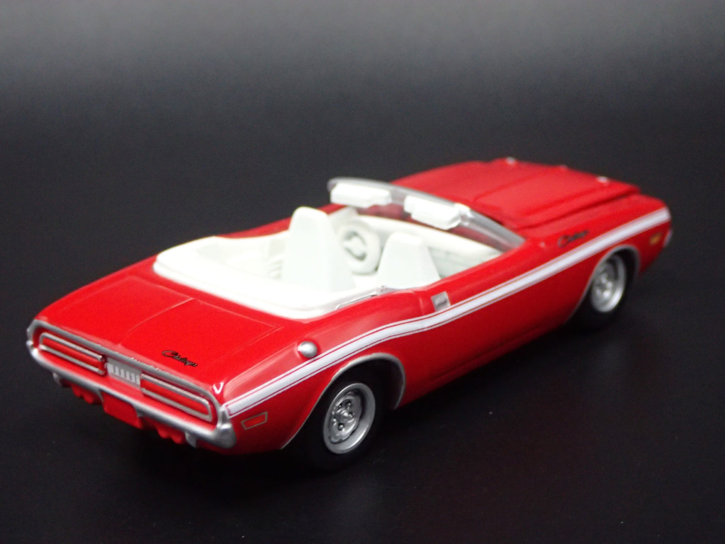 1971 71 DODGE CHALLENGER CONVERTIBLE RED 1/64 SCALE DIORAMA DIECAST MODEL CAR