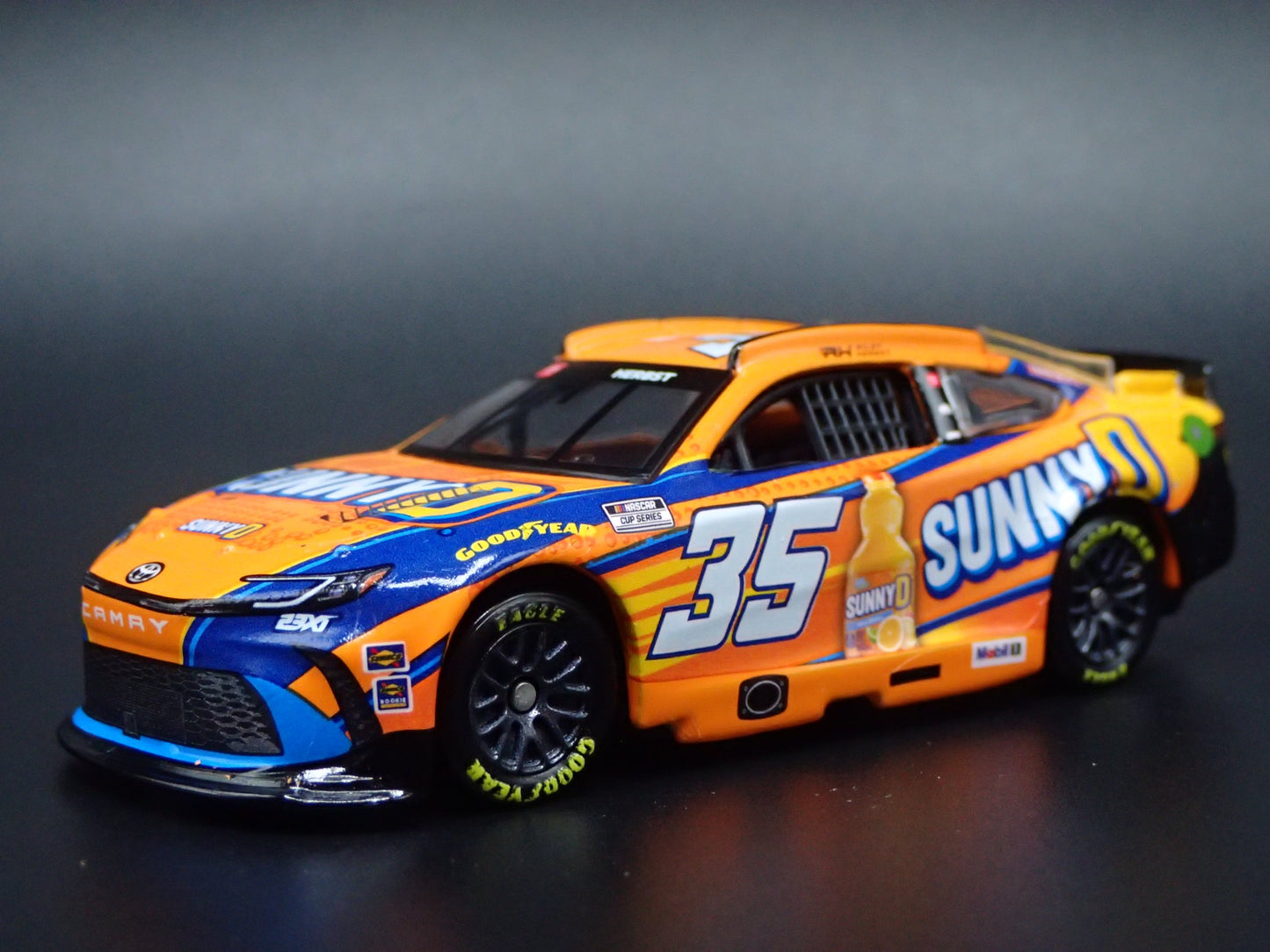 2025 25 TOYOTA CAMRY 35 RILEY HERBST SUNNY D NASCAR 1:64 SCALE DIECAST MODEL CAR