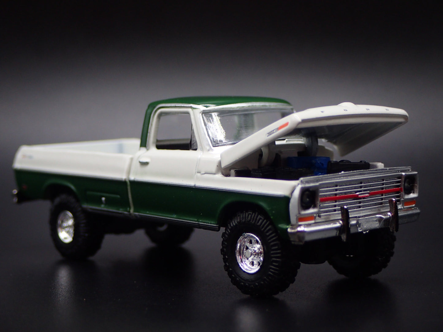 1969 69 FORD F100 RANGER PICKUP TRUCK WHITE 1:64 SCALE DIORAMA DIECAST MODEL CAR