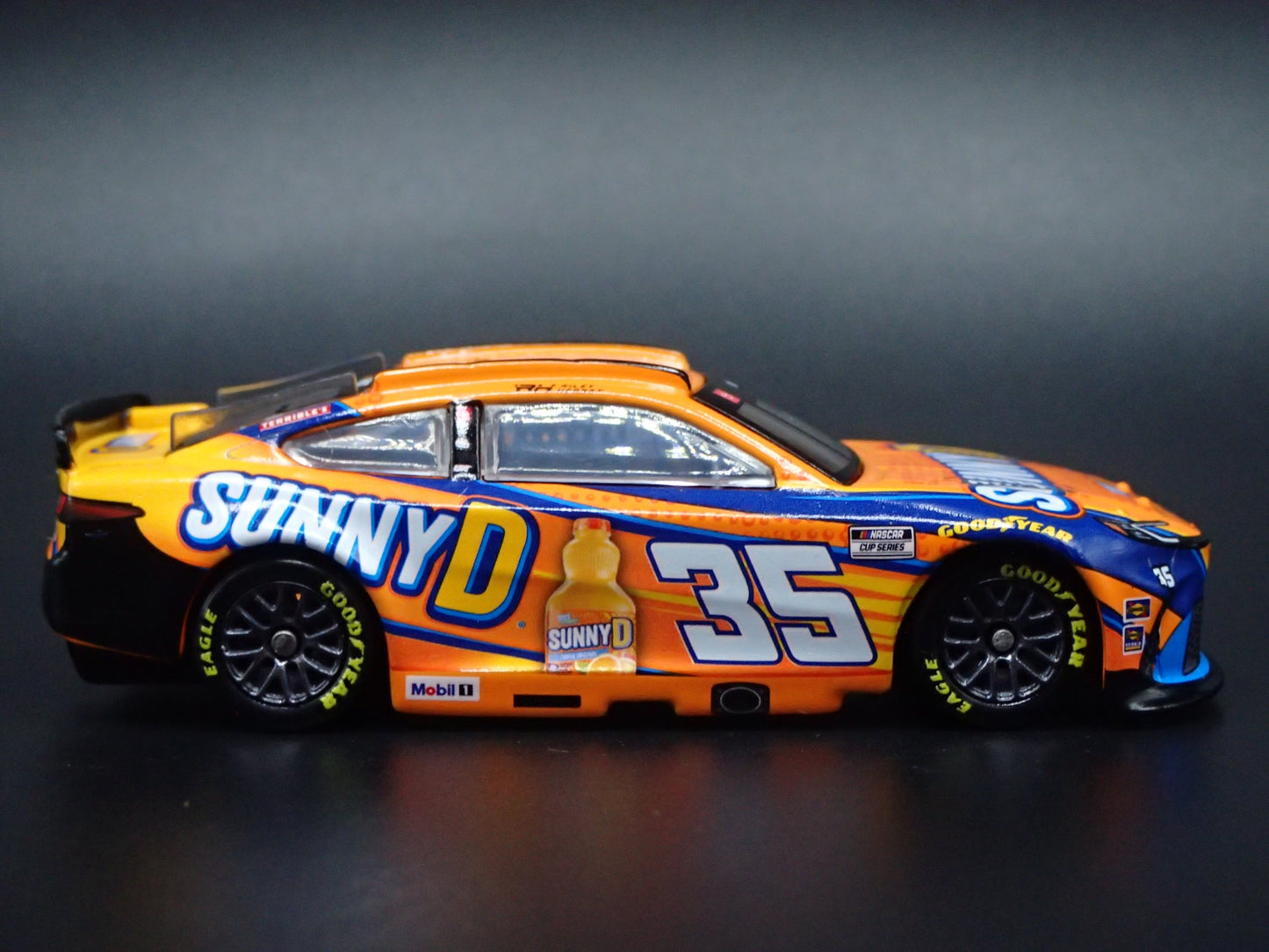 2025 25 TOYOTA CAMRY 35 RILEY HERBST SUNNY D NASCAR 1:64 SCALE DIECAST MODEL CAR