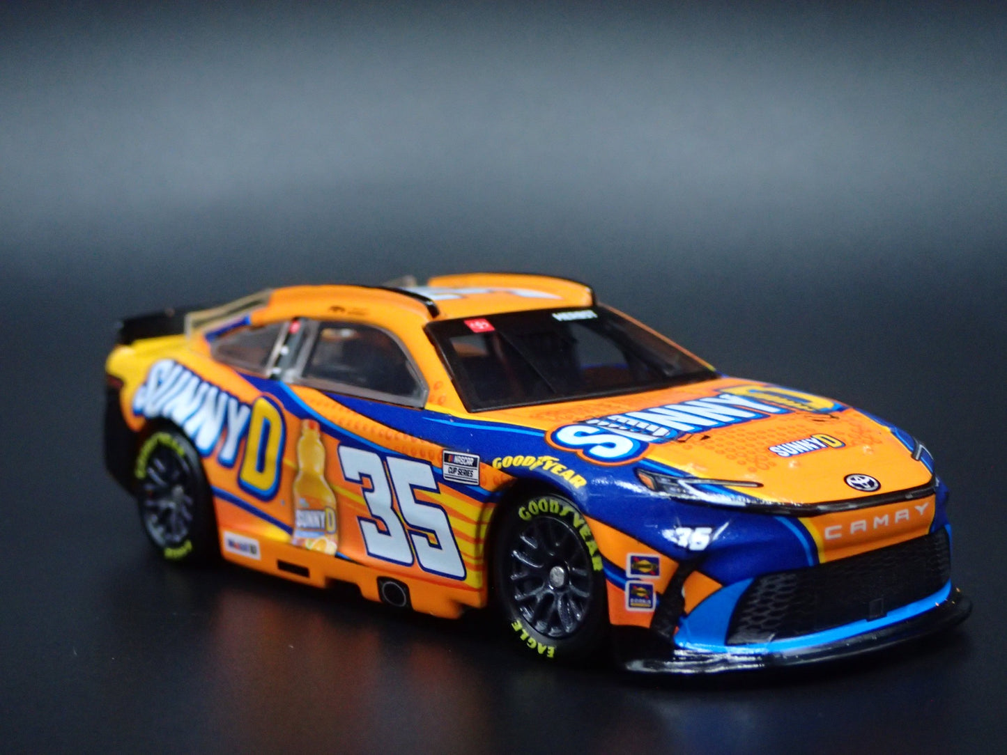 2025 25 TOYOTA CAMRY 35 RILEY HERBST SUNNY D NASCAR 1:64 SCALE DIECAST MODEL CAR