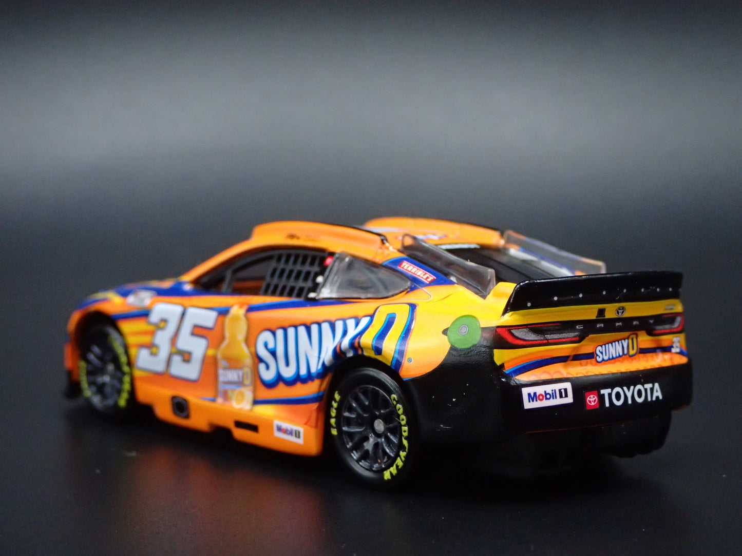 2025 25 TOYOTA CAMRY 35 RILEY HERBST SUNNY D NASCAR 1:64 SCALE DIECAST MODEL CAR