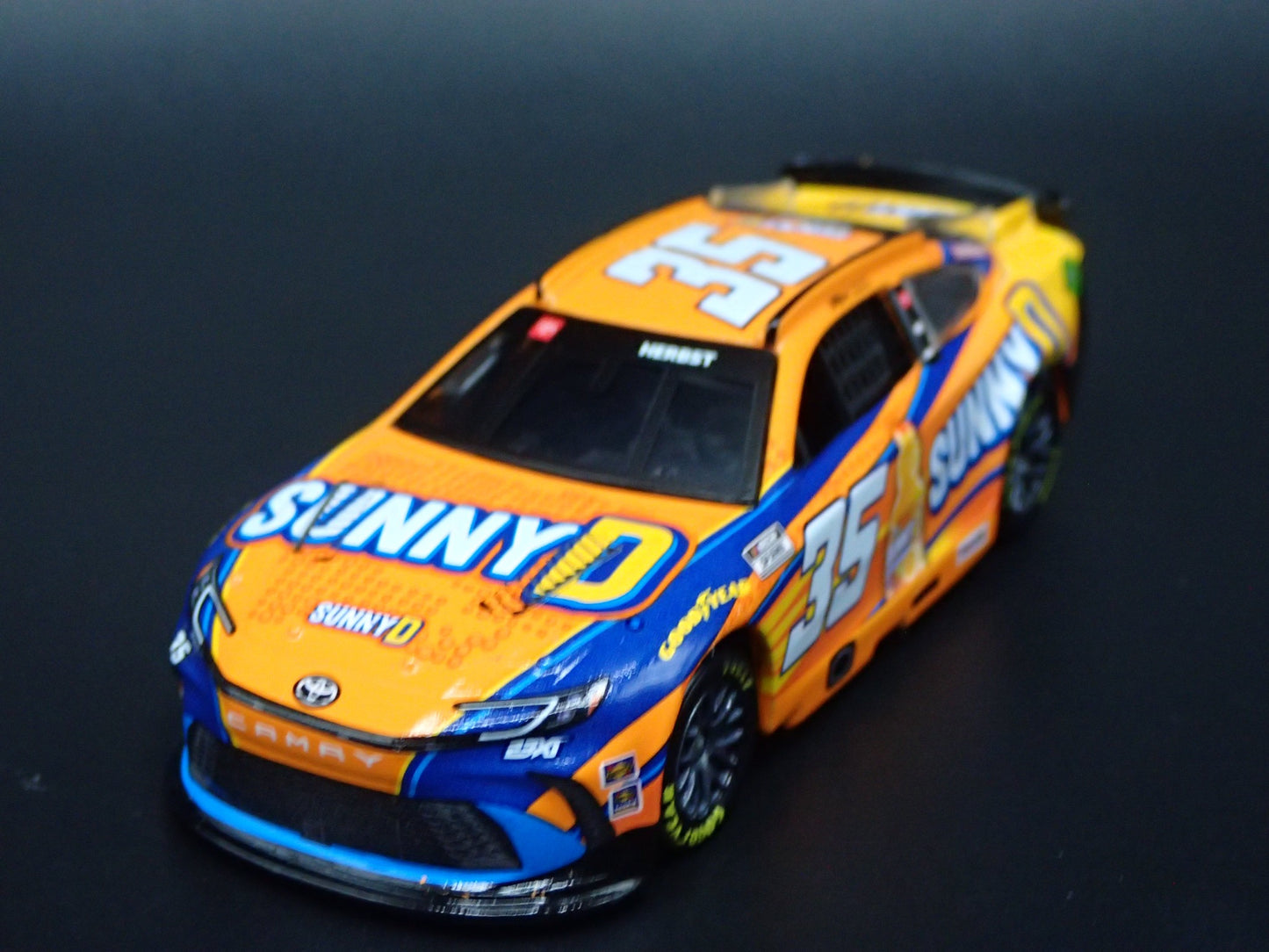 2025 25 TOYOTA CAMRY 35 RILEY HERBST SUNNY D NASCAR 1:64 SCALE DIECAST MODEL CAR