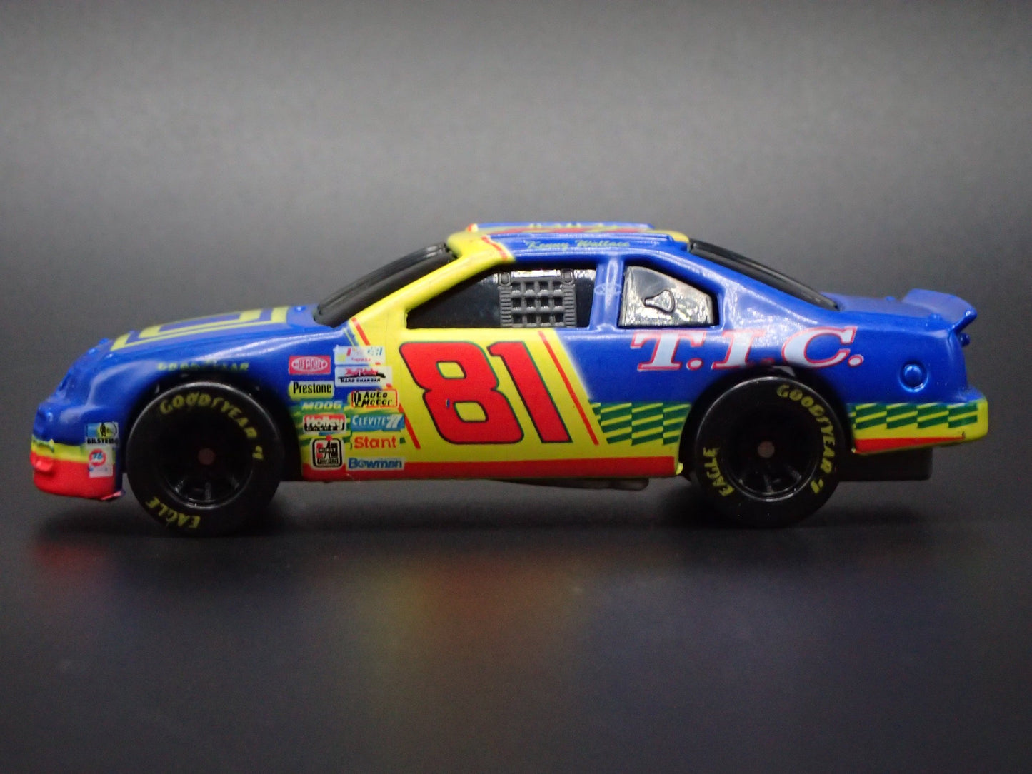 1996 96 FORD THUNDERBIRD 81 KENNY WALLACE NASCAR 1:64 SCALE DIECAST MODEL CAR